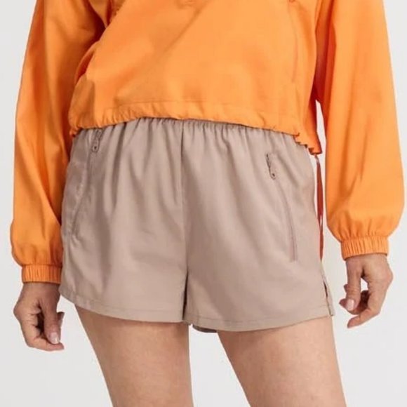 NWT Girlfriend Collective Gazelle Shorts in Quartz - Picture 3 of 4